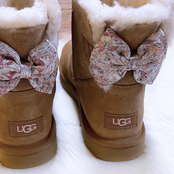UGG Women’s Mini Bailey Bow Splatter Chestnut Boots - Picture 4 of 9